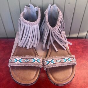 Minnetonka Morocco Leather Fringe Embroidered Gladiator Back Zip Sandal